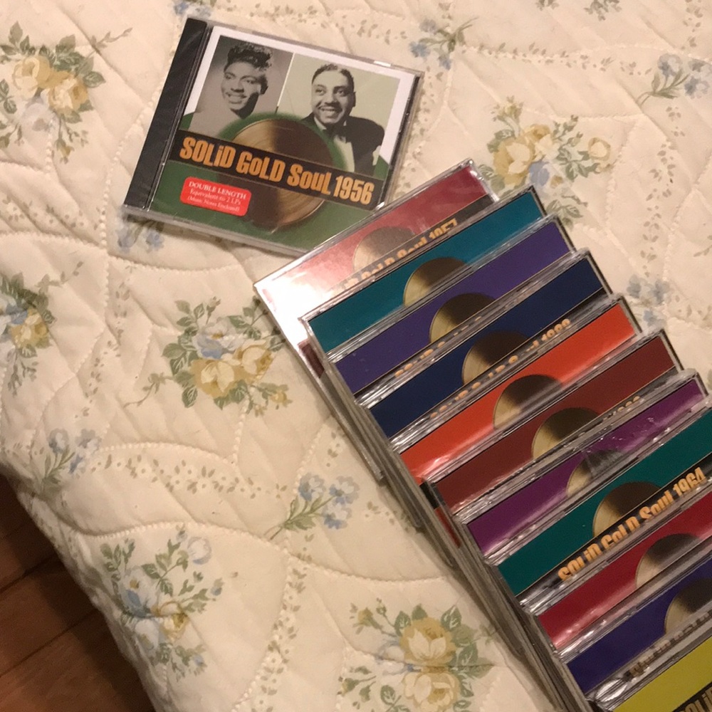 26 solid Gold soul cd’s. only one opened.